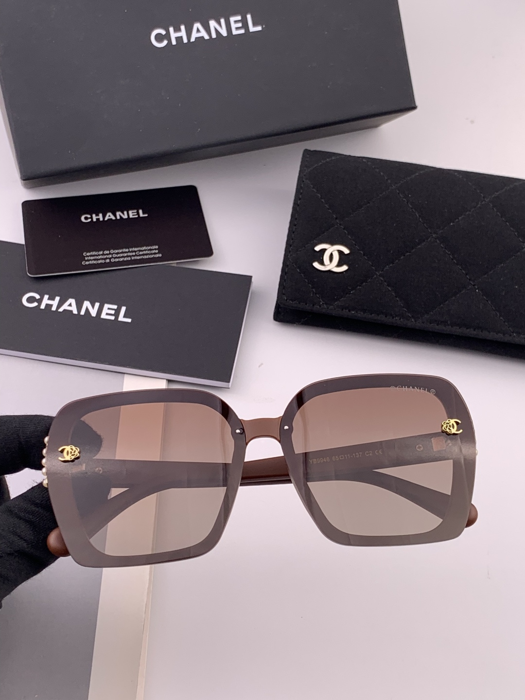 🔺CHANEL🔻官方早春新款，众多明星同款[色]香奈儿‼️‼️新款大框偏光墨镜 ，镜腿LOGO小珍珠🌈🌈