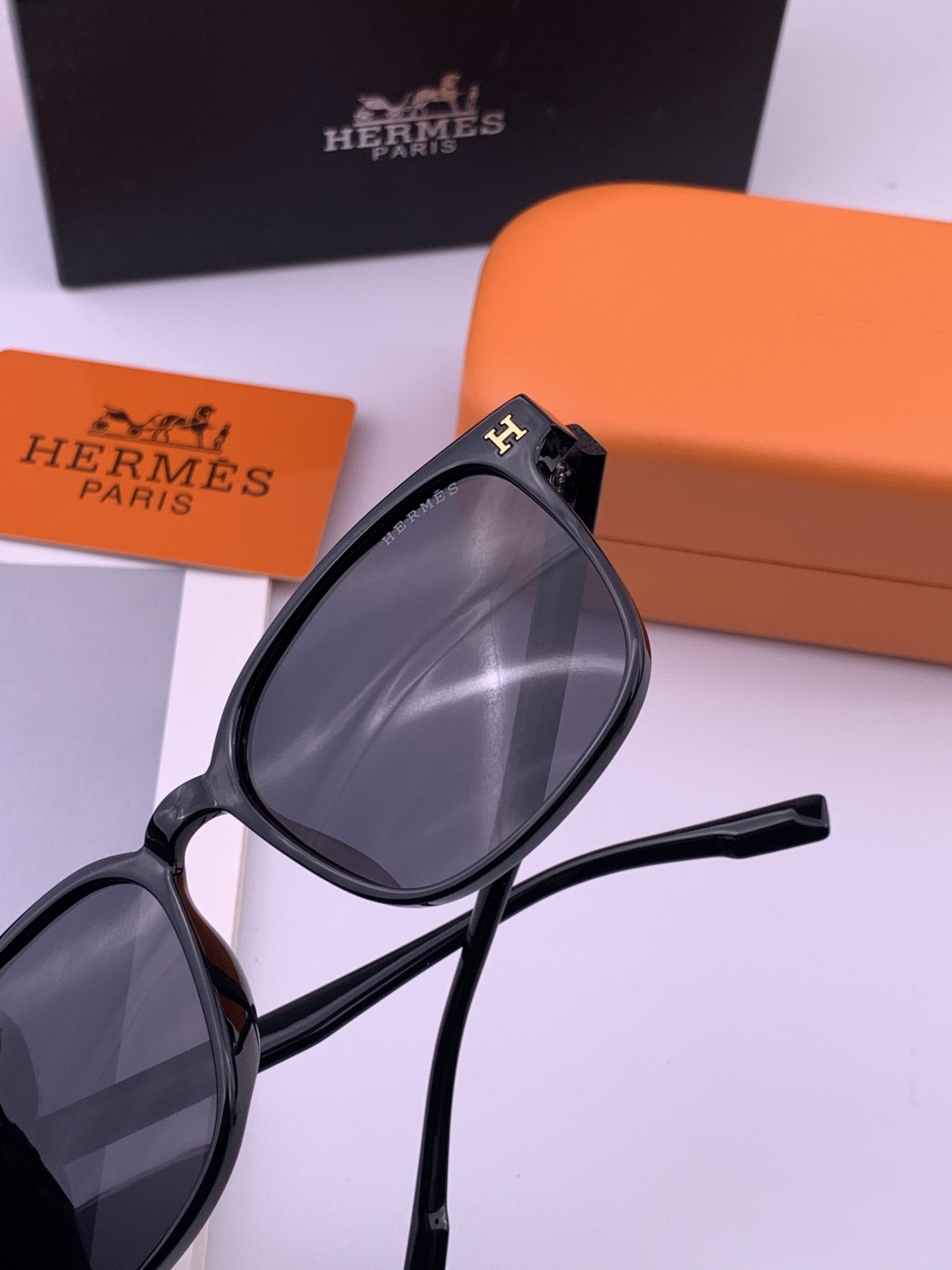 HERMES 爱马仕 开春新款🎈原版出货 网红超爆款💙经典奢华全球风[强][酷][亲亲] 时尚方框太阳镜