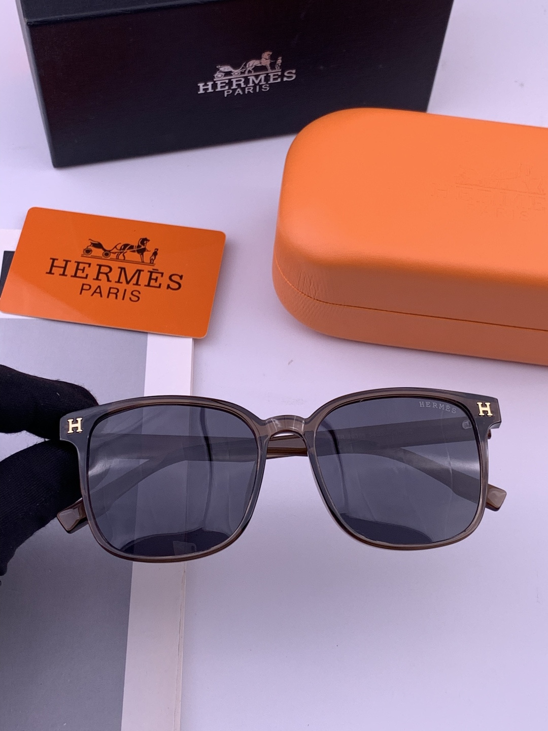 HERMES 爱马仕 开春新款🎈原版出货 网红超爆款💙经典奢华全球风[强][酷][亲亲] 时尚方框太阳镜