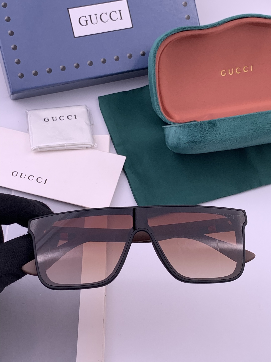 Gucci 。 高品质男女款墨镜 👍 。 开车钓鱼都可 。百搭显瘦墨镜韩版男士飞行员大框司机开车防紫外线