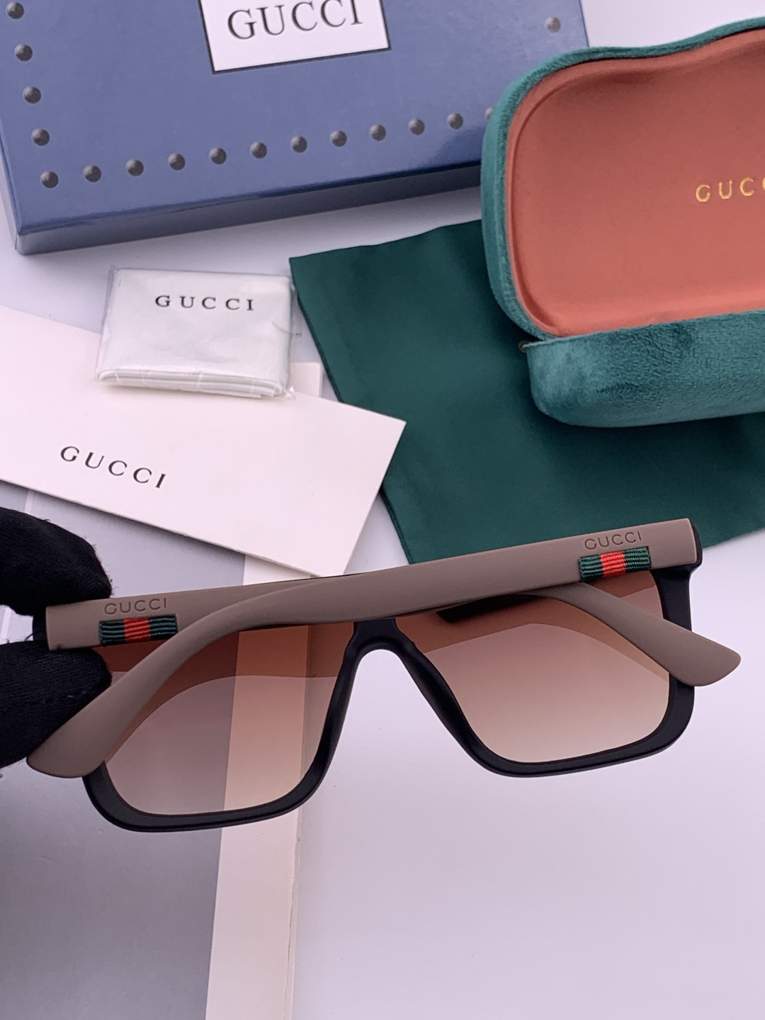 Gucci 。 高品质男女款墨镜 👍 。 开车钓鱼都可 。百搭显瘦墨镜韩版男士飞行员大框司机开车防紫外线