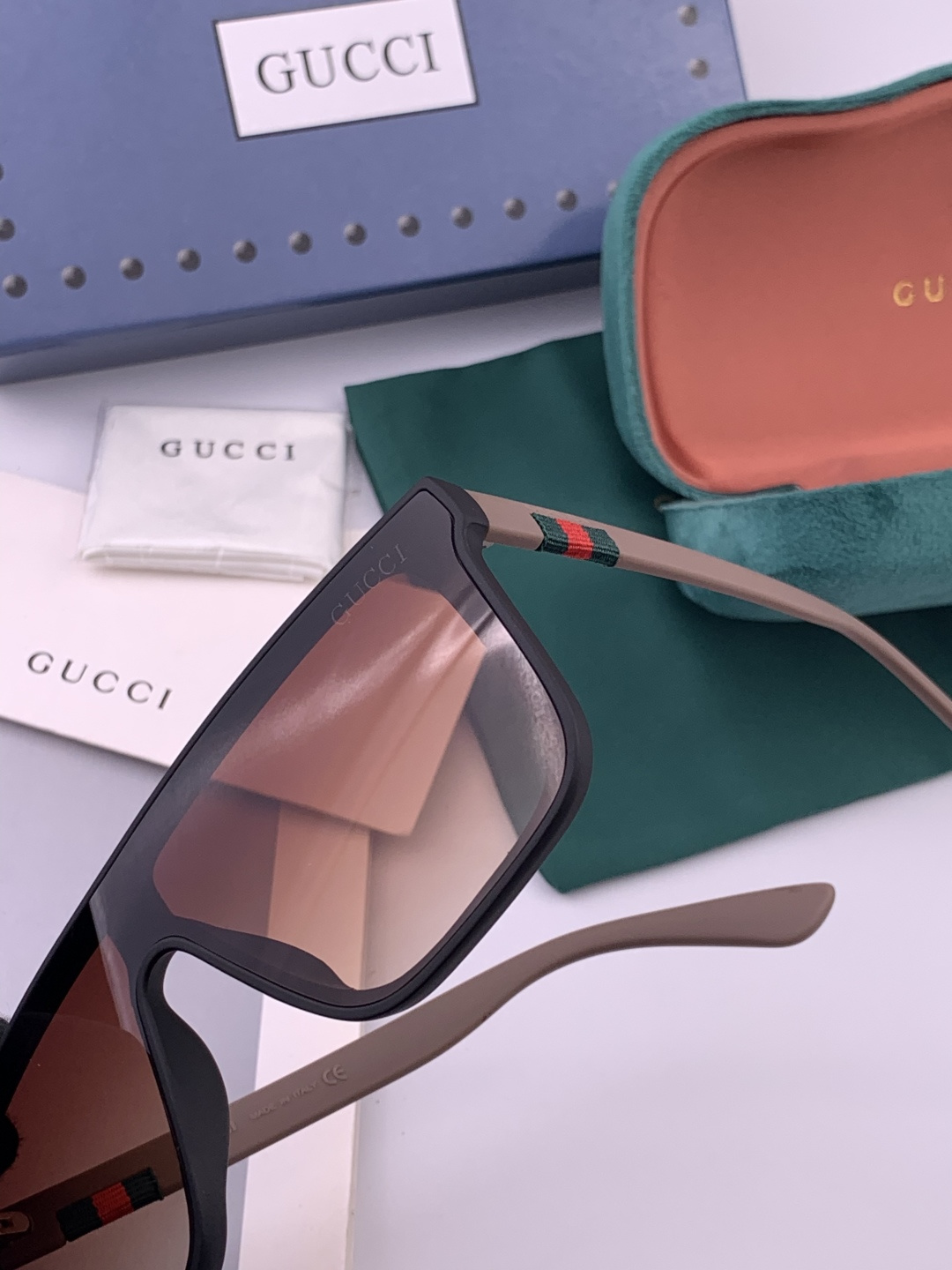 Gucci 。 高品质男女款墨镜 👍 。 开车钓鱼都可 。百搭显瘦墨镜韩版男士飞行员大框司机开车防紫外线