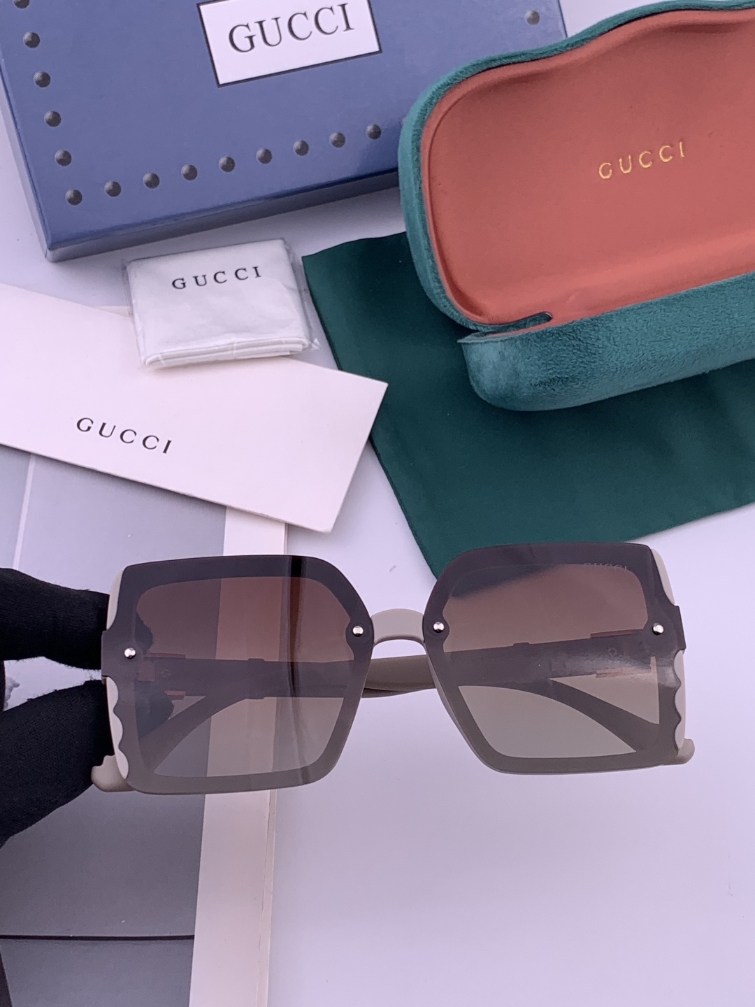 新款！新款出货！女士高清加厚偏光太阳镜🕶️ 🎉💍新款GUCCI偏光太阳镜[得意]开车驾驶镜时尚墨镜💐💐🌸