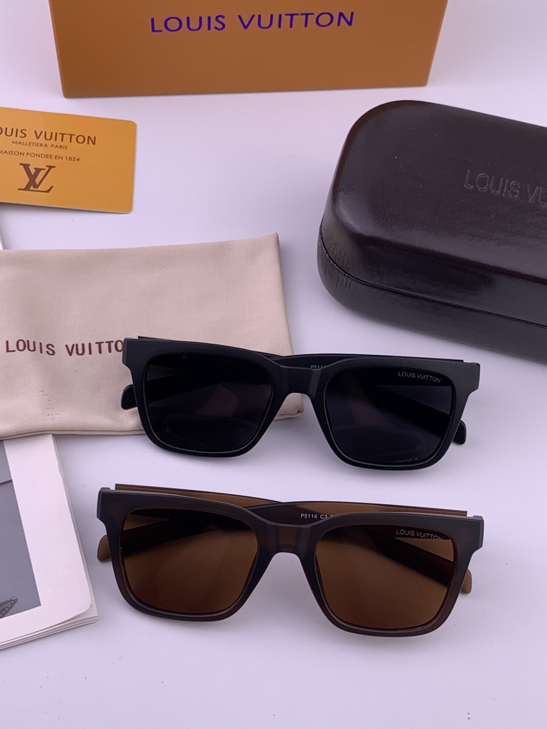 LV 太阳镜潮品官网模特同款 [玫瑰][玫瑰]精致个性设计简约时尚 高品质值得拥有绝对潮爆整个夏季 新款