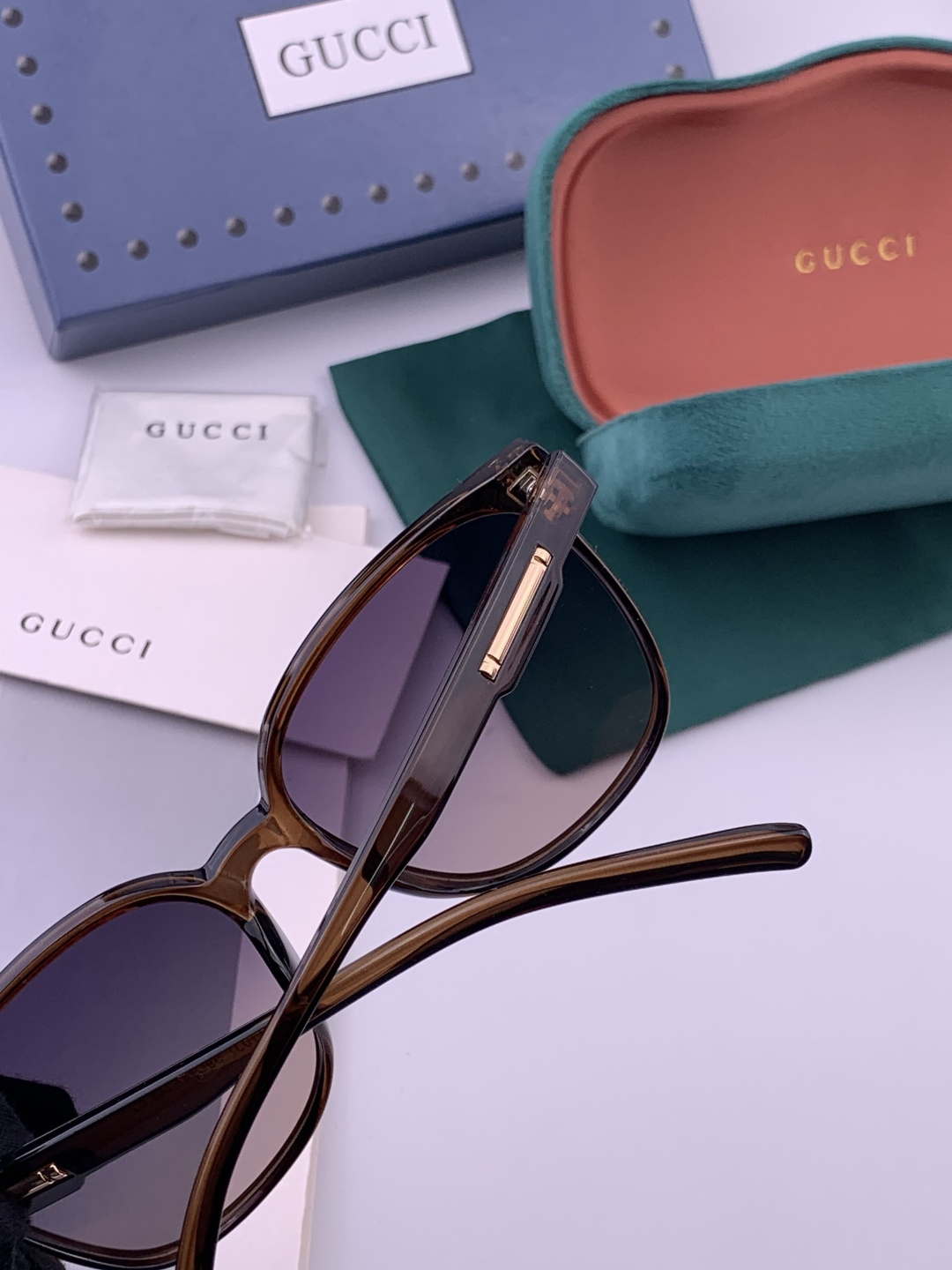 超好看 潮酷【GUCCI】古驰 新款款太阳镜以独特魅力和前卫风格诠释春夏最新眼镜，以方框设计，中梁连体质