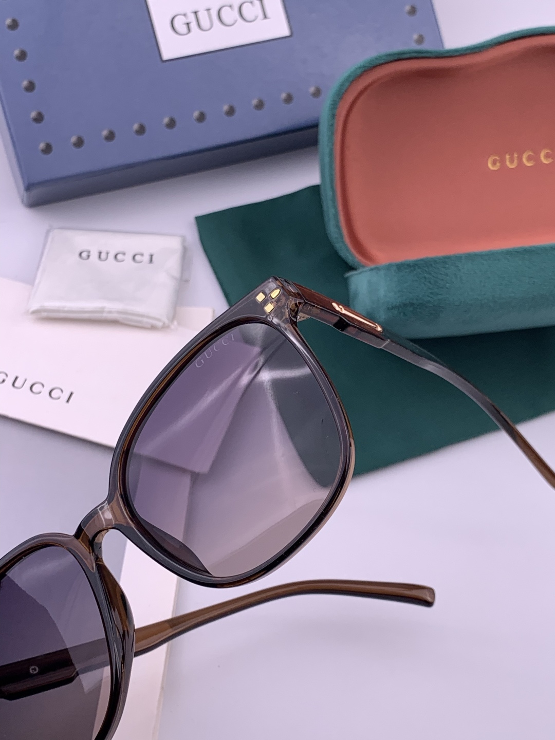 超好看 潮酷【GUCCI】古驰 新款款太阳镜以独特魅力和前卫风格诠释春夏最新眼镜，以方框设计，中梁连体质