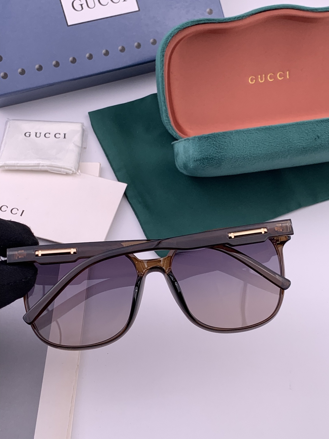 超好看 潮酷【GUCCI】古驰 新款款太阳镜以独特魅力和前卫风格诠释春夏最新眼镜，以方框设计，中梁连体质