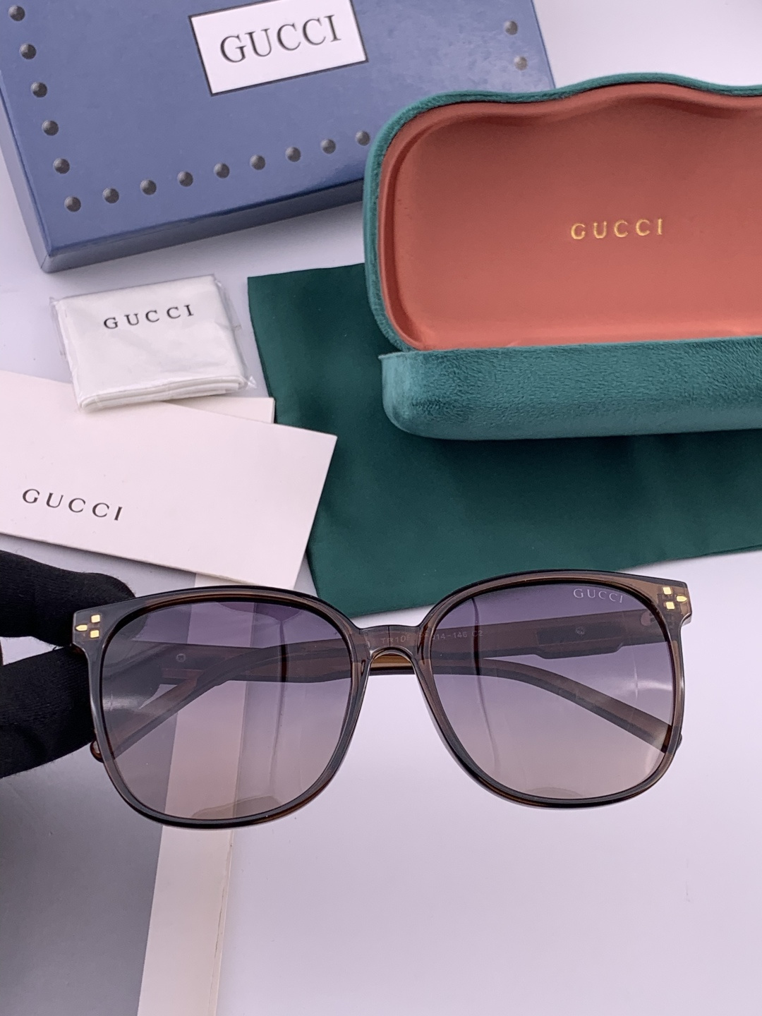 超好看 潮酷【GUCCI】古驰 新款款太阳镜以独特魅力和前卫风格诠释春夏最新眼镜，以方框设计，中梁连体质