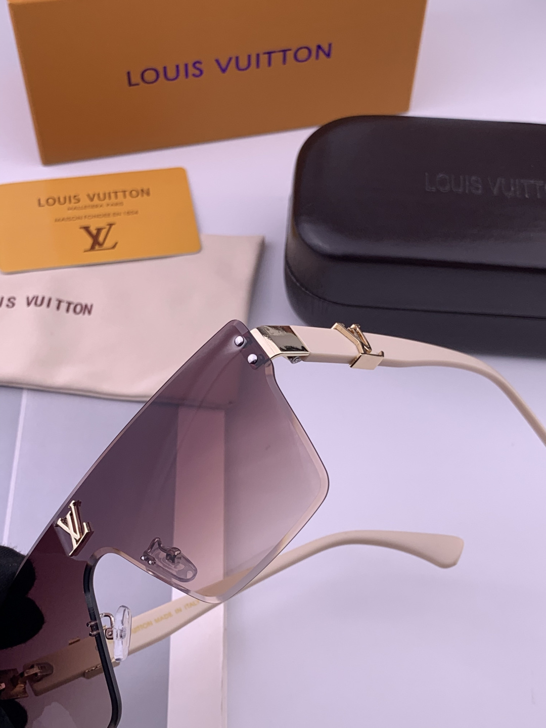 🔺LV🔻早春新款，众多明星同款[色]LV‼️‼️新款大框墨镜 ，🌈🌈宝丽来超清太阳镜🔝🔝型号：L3600