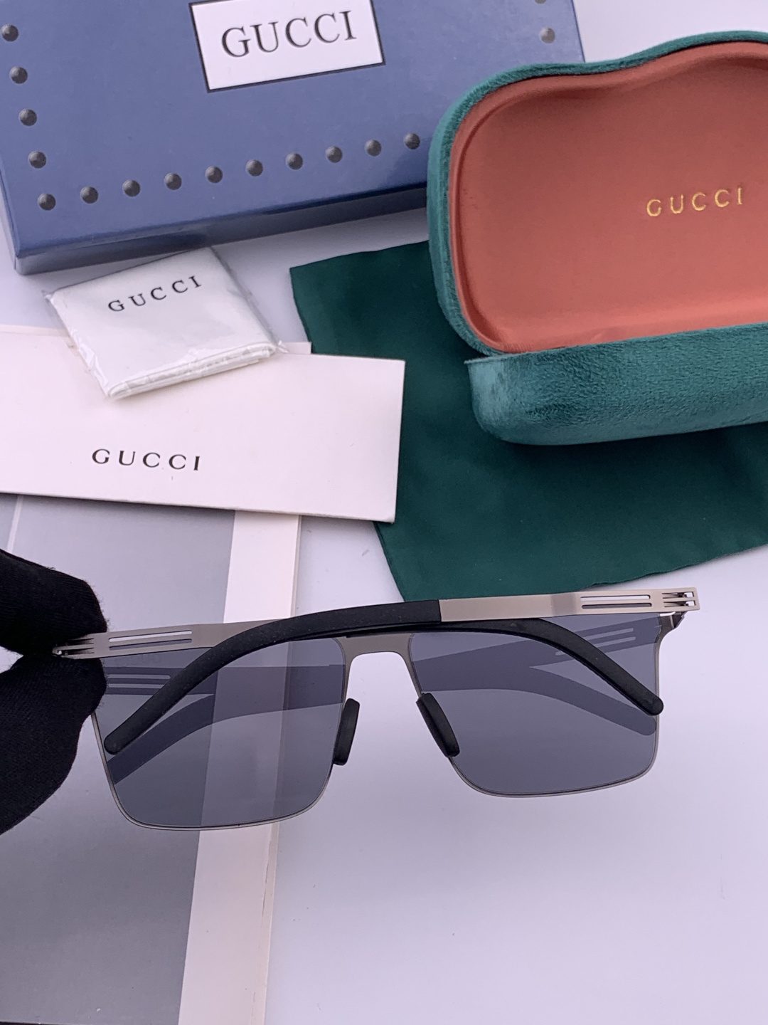♦️ GUCCI 新款男女情侣款太阳镜多边形墨镜iP电镀永不褪色 超轻超有弹性整幅眼镜无螺丝重要的是压不