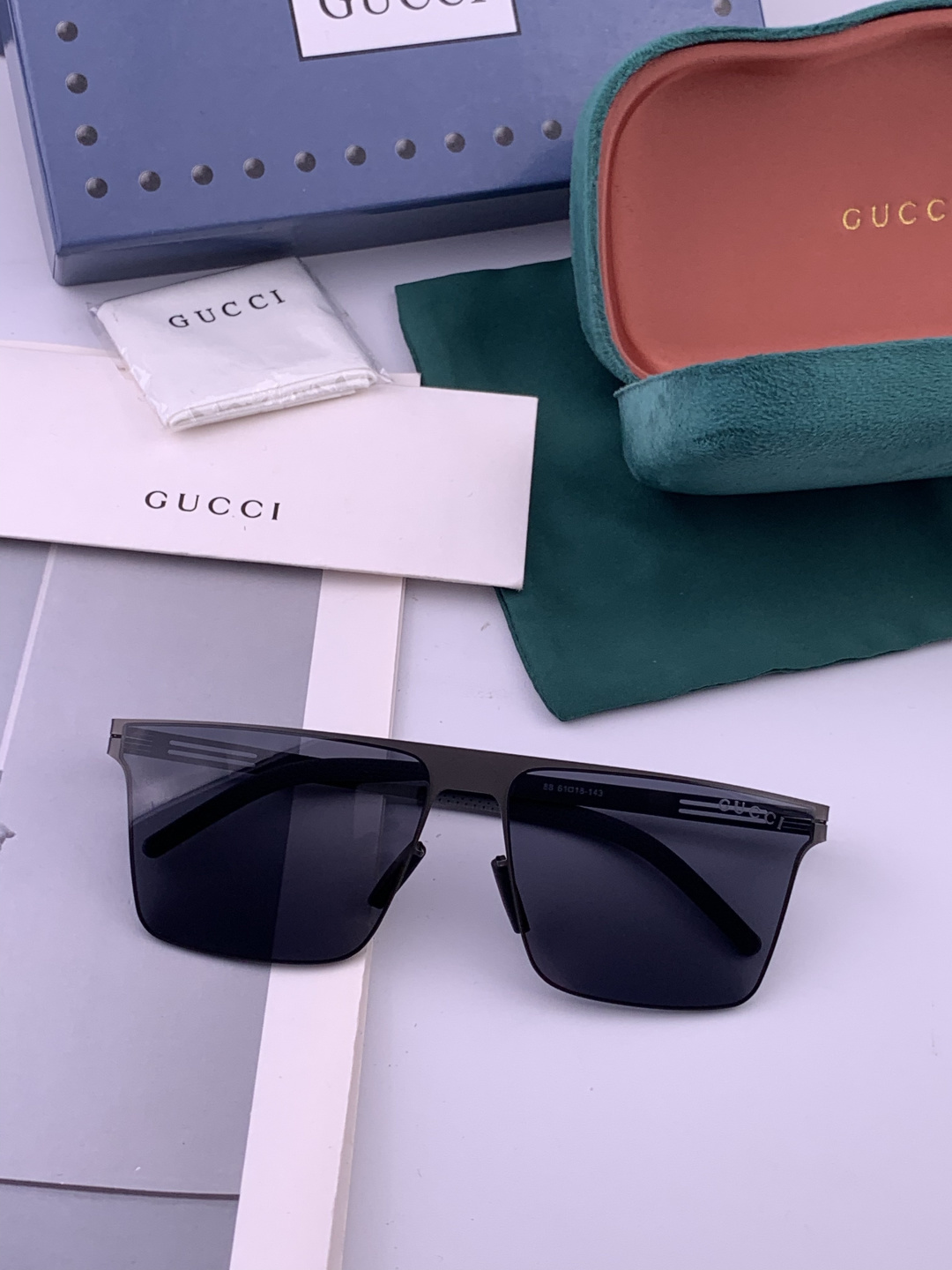 ♦️ GUCCI 新款男女情侣款太阳镜多边形墨镜iP电镀永不褪色 超轻超有弹性整幅眼镜无螺丝重要的是压不