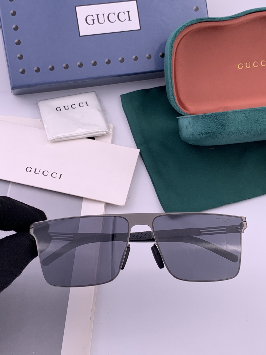 ♦️ GUCCI 新款男女情侣款太阳镜多边形墨镜iP电镀永不褪色 超轻超有弹性整幅眼镜无螺丝重要的是压不