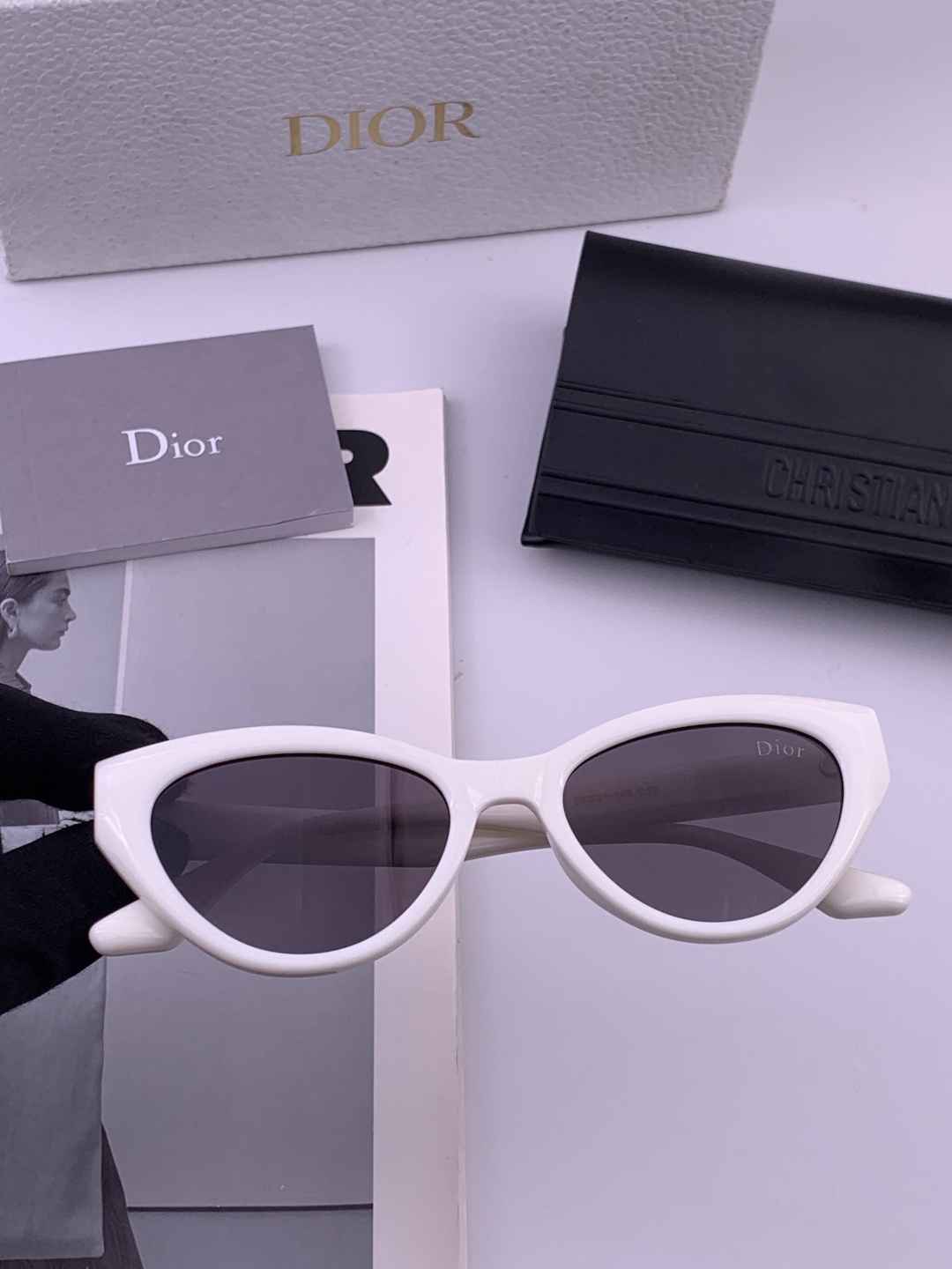 🔺 【DIOR-迪奥】开春新款 潮流爆款 时尚方框偏光太阳镜 高品质 佩戴舒适 网红潮款墨镜 型号：D4