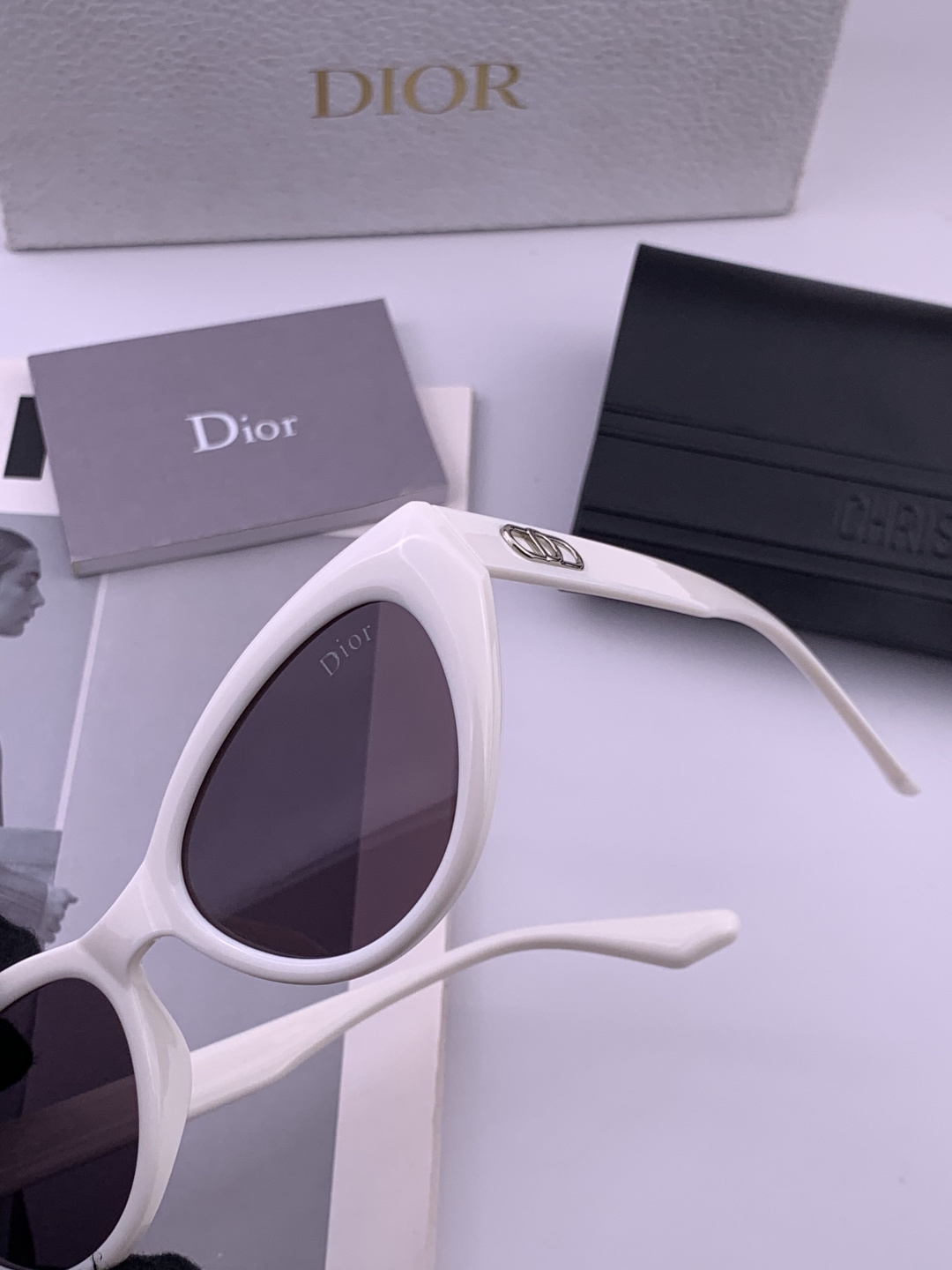 🔺 【DIOR-迪奥】开春新款 潮流爆款 时尚方框偏光太阳镜 高品质 佩戴舒适 网红潮款墨镜 型号：D4