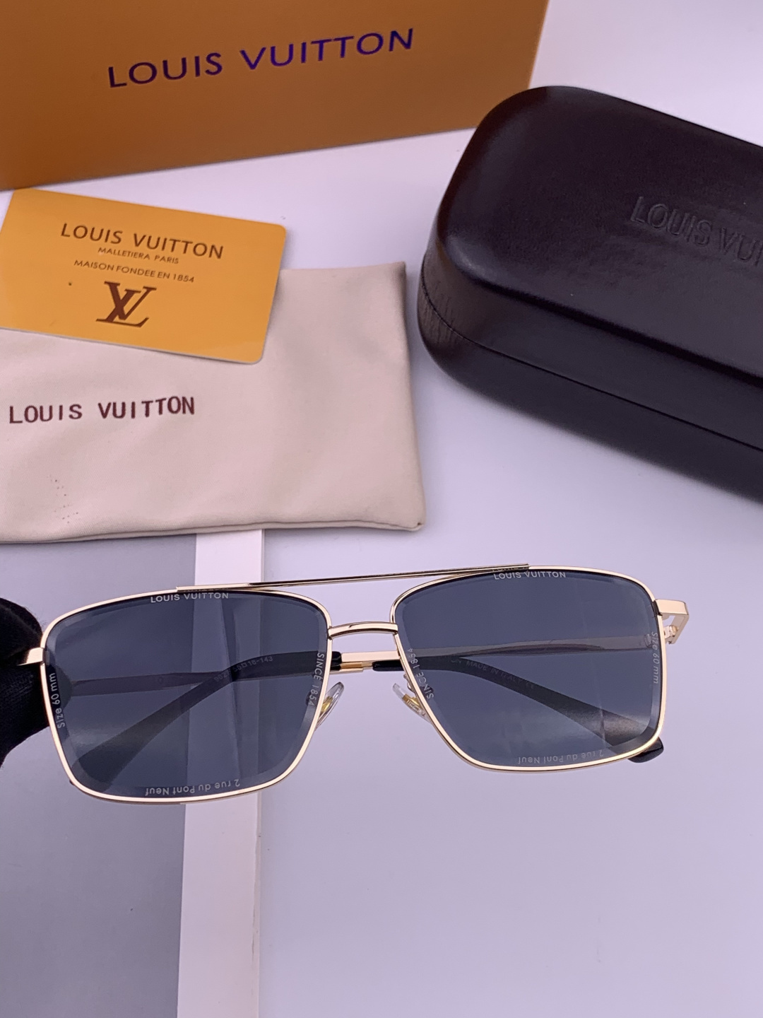 LV。高品质男女款”太阳镜。 开车钓鱼都可。百搭显瘦墨镜韩版男士飞行员大框司机开车防紫外线太阳镜，型号：