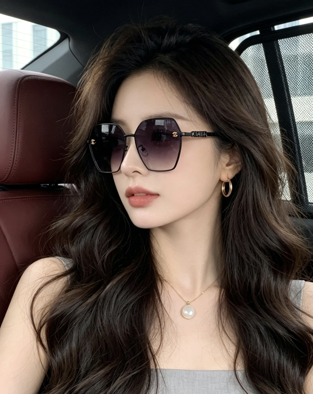 香奈儿 开春新款太阳镜 各路网红纷纷带起气场满分‼️ 俏皮甜美.上脸效果更佳.金属质感超好 型号：CH9