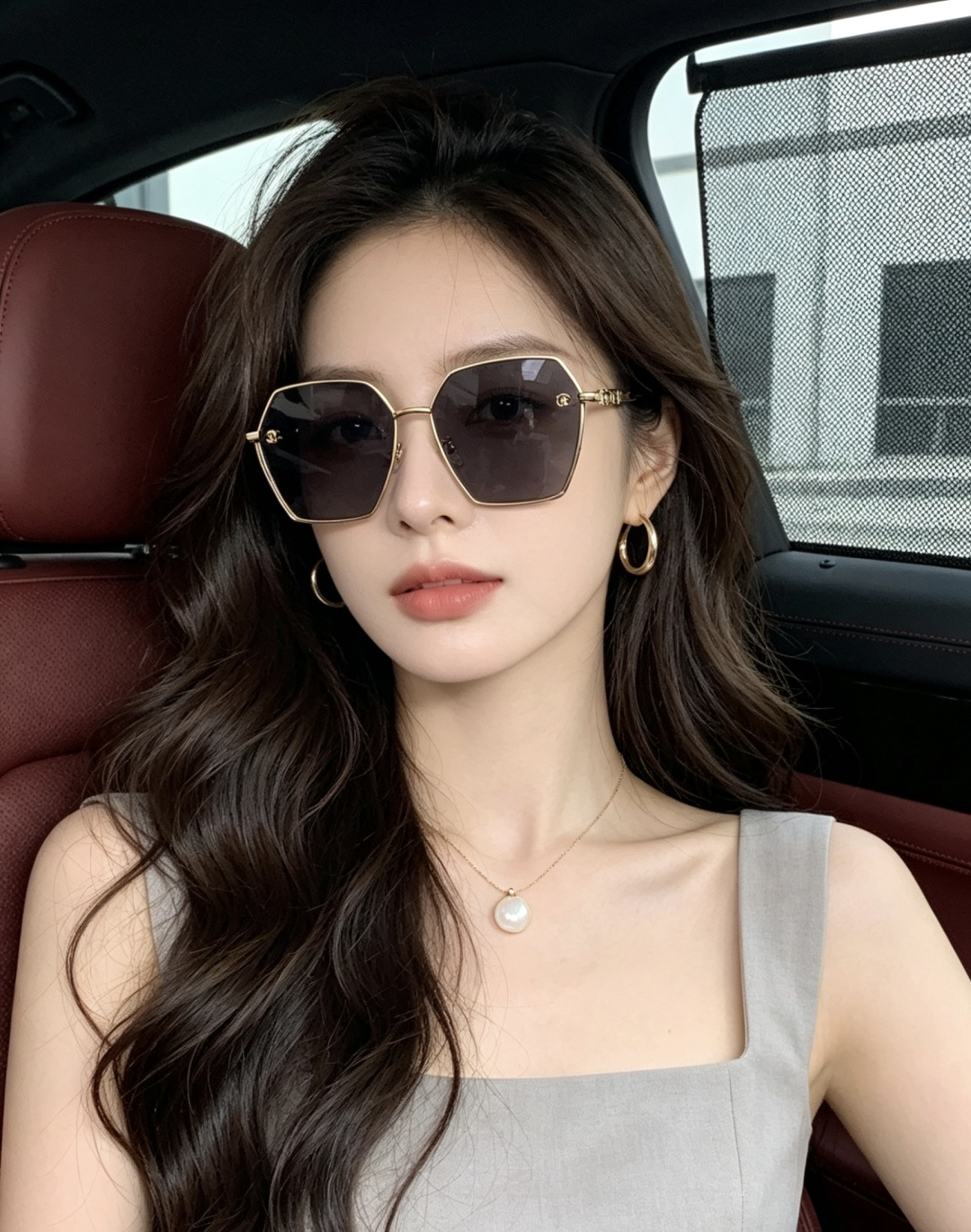 香奈儿 开春新款太阳镜 各路网红纷纷带起气场满分‼️ 俏皮甜美.上脸效果更佳.金属质感超好 型号：CH9