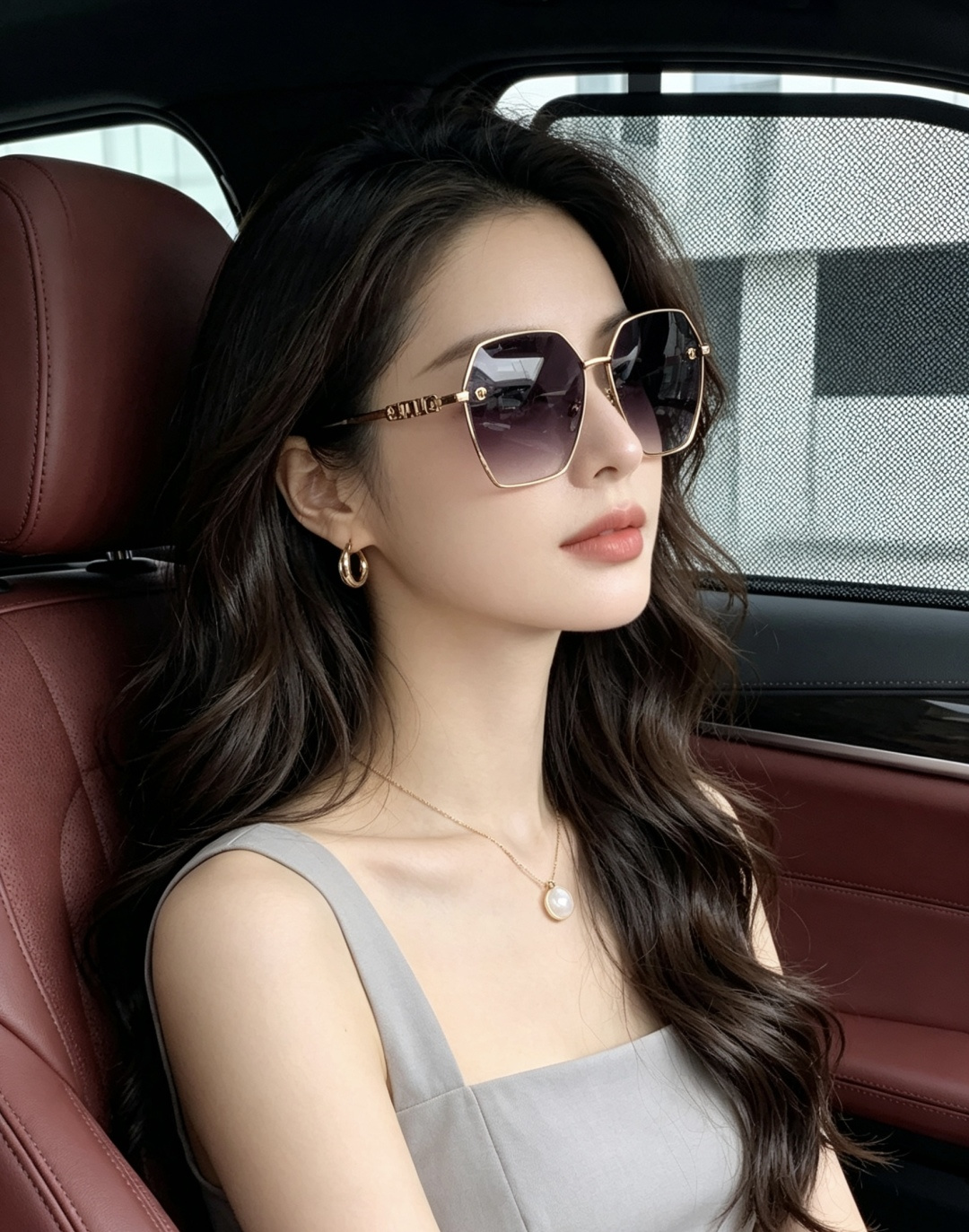 香奈儿 开春新款太阳镜 各路网红纷纷带起气场满分‼️ 俏皮甜美.上脸效果更佳.金属质感超好 型号：CH9