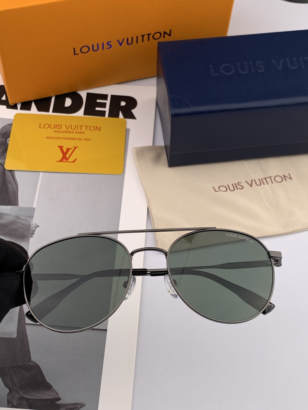 Lv 。 高品质男女款墨镜 👍 进口宝丽来偏光镜片 。蛤蟆镜 开车钓鱼都可 。百搭显瘦墨镜韩版男士飞行员