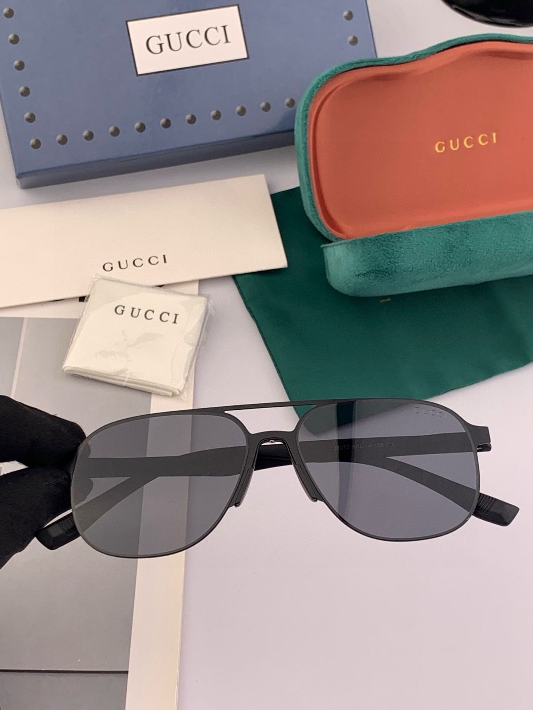 GUCCI 男款炫彩飞行员偏光太阳镜 ❤️材质：高清尼龙加厚卡槽高清偏光镜片 🌹无边框镜架💕颜👍型号：G