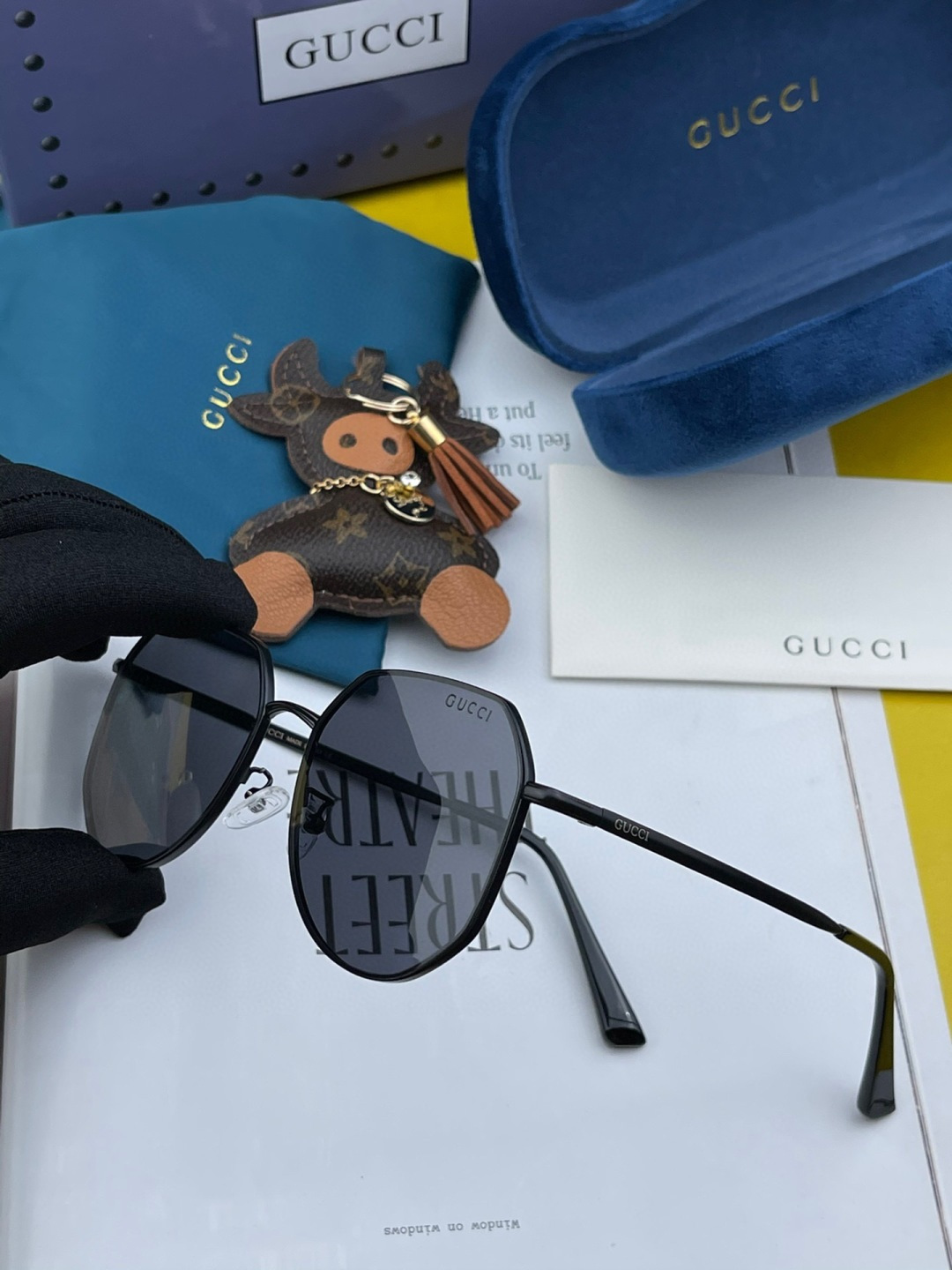 GUCCI 男款炫彩飞行员偏光太阳镜 ❤️材质：高清尼龙加厚卡槽高清偏光镜片 🌹无边框镜架💕颜👍型号：G
