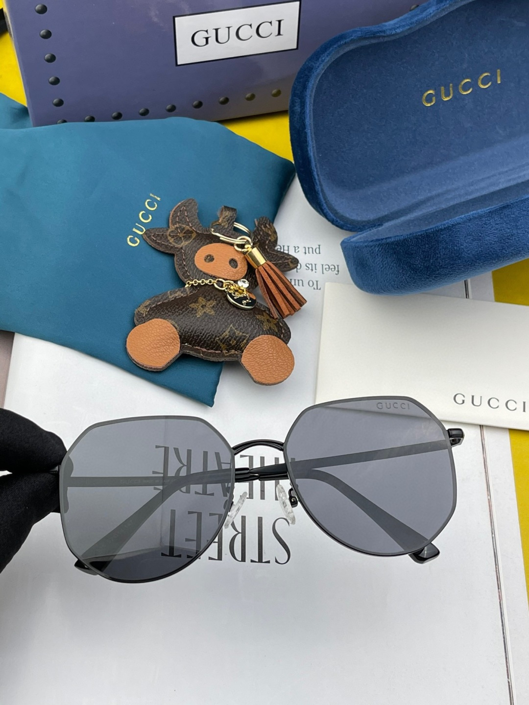 GUCCI 男款炫彩飞行员偏光太阳镜 ❤️材质：高清尼龙加厚卡槽高清偏光镜片 🌹无边框镜架💕颜👍型号：G