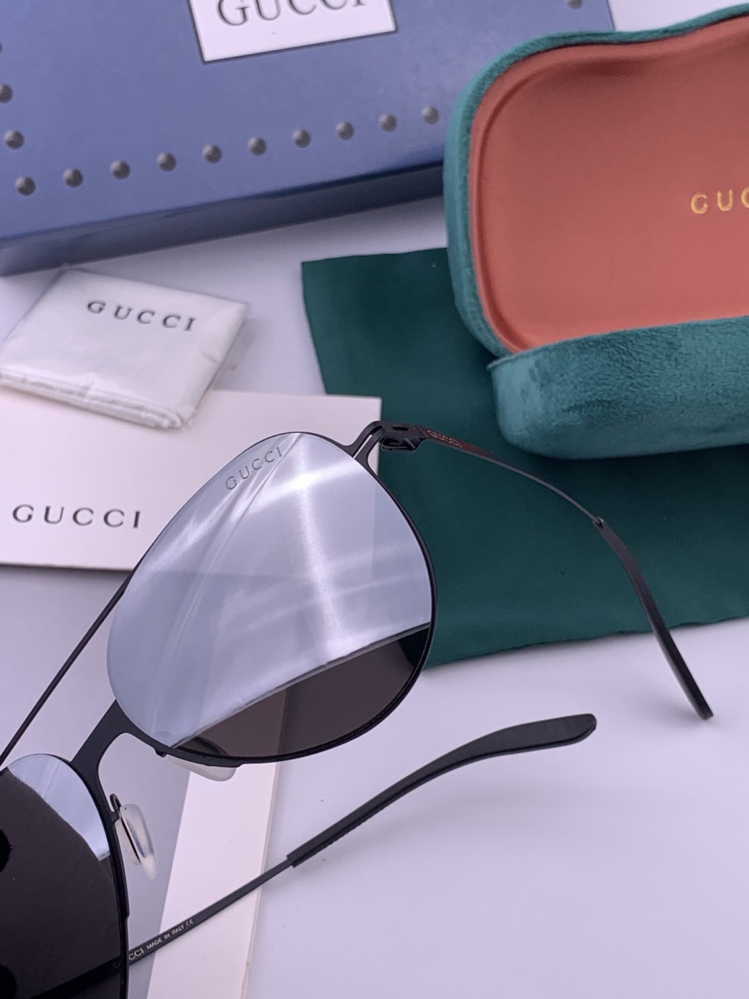 Gucci 春夏新款超轻无螺丝压不坏系列情侣款太阳镜高清尼龙镜片🦅完美品质，适合各种脸型，经典太阳镜亮相