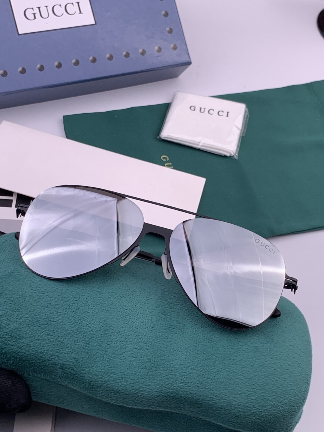 Gucci 春夏新款超轻无螺丝压不坏系列情侣款太阳镜高清尼龙镜片🦅完美品质，适合各种脸型，经典太阳镜亮相