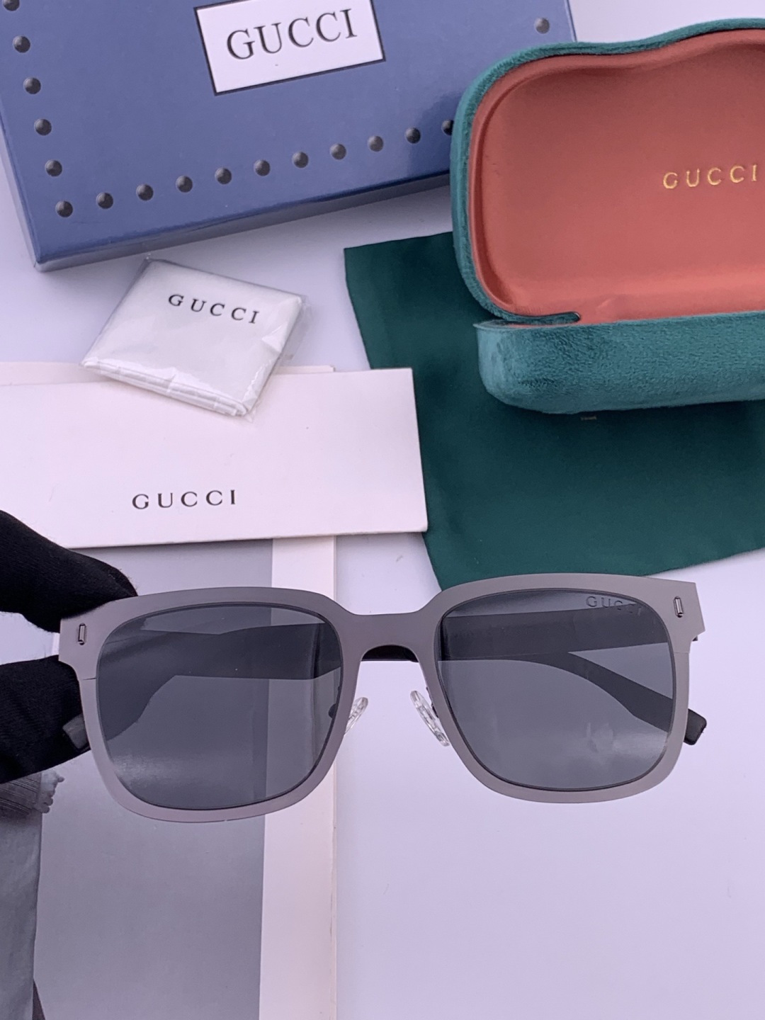 GUCCI 男款炫彩飞行员偏光太阳镜 ❤️材质：高清尼龙加厚卡槽高清偏光镜片 🌹无边框镜架💕颜👍型号：G