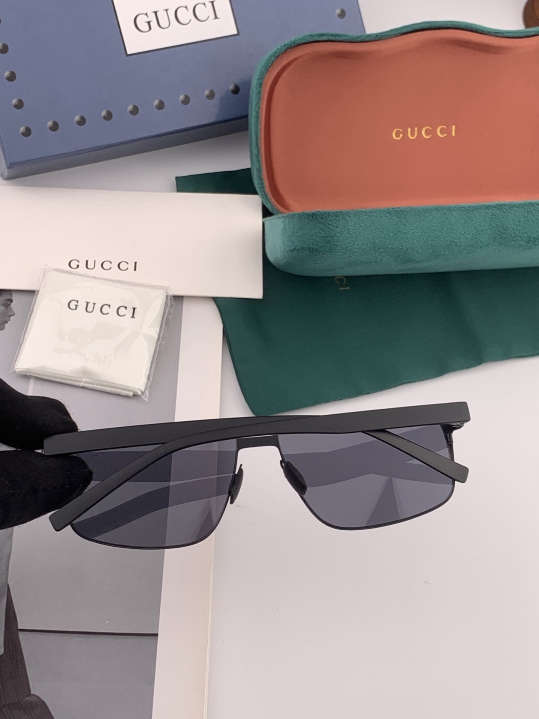 GUCCI 男款炫彩飞行员偏光太阳镜 ❤️材质：高清尼龙加厚卡槽高清偏光镜片 🌹无边框镜架💕颜👍型号：G