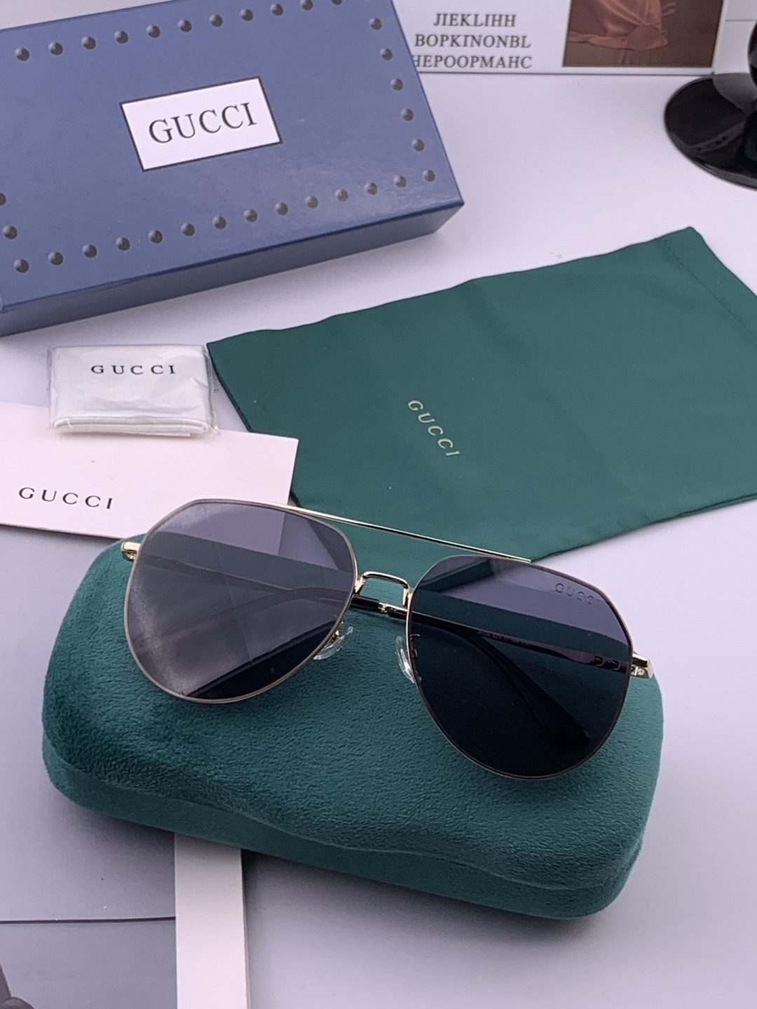 GUCCI 男款炫彩飞行员偏光太阳镜 ❤️材质：高清尼龙加厚卡槽高清偏光镜片 🌹无边框镜架💕颜👍型号：G