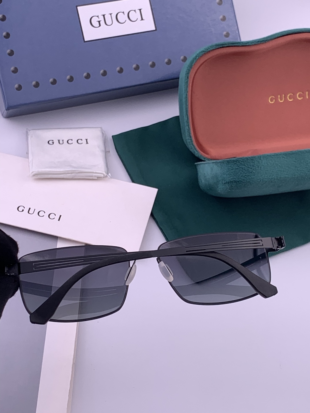 GUCCI 男款炫彩飞行员偏光太阳镜 ❤️材质：高清尼龙加厚卡槽高清偏光镜片 🌹无边框镜架💕颜👍型号：G