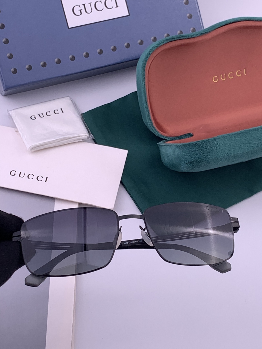 GUCCI 男款炫彩飞行员偏光太阳镜 ❤️材质：高清尼龙加厚卡槽高清偏光镜片 🌹无边框镜架💕颜👍型号：G