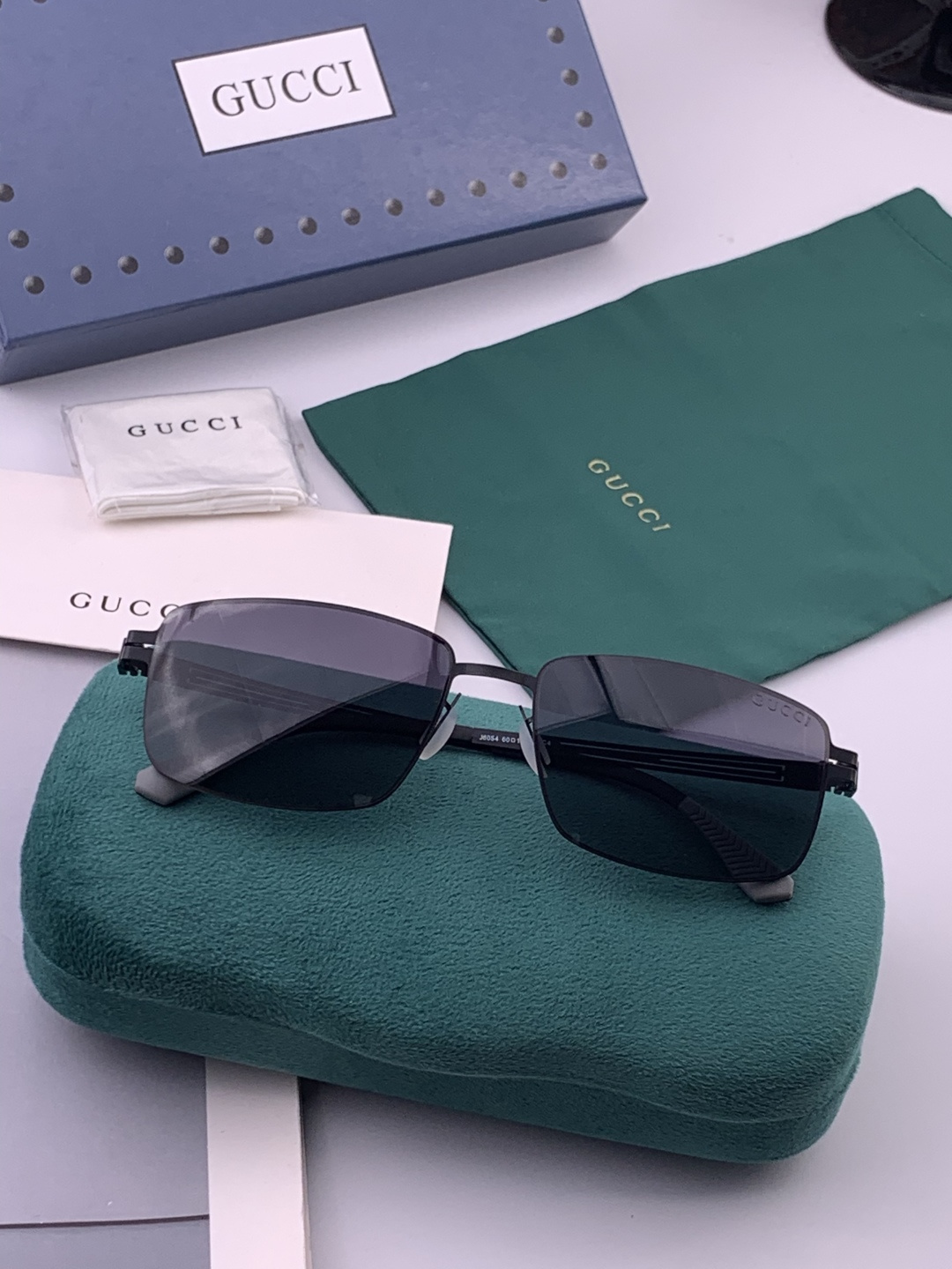 GUCCI 男款炫彩飞行员偏光太阳镜 ❤️材质：高清尼龙加厚卡槽高清偏光镜片 🌹无边框镜架💕颜👍型号：G