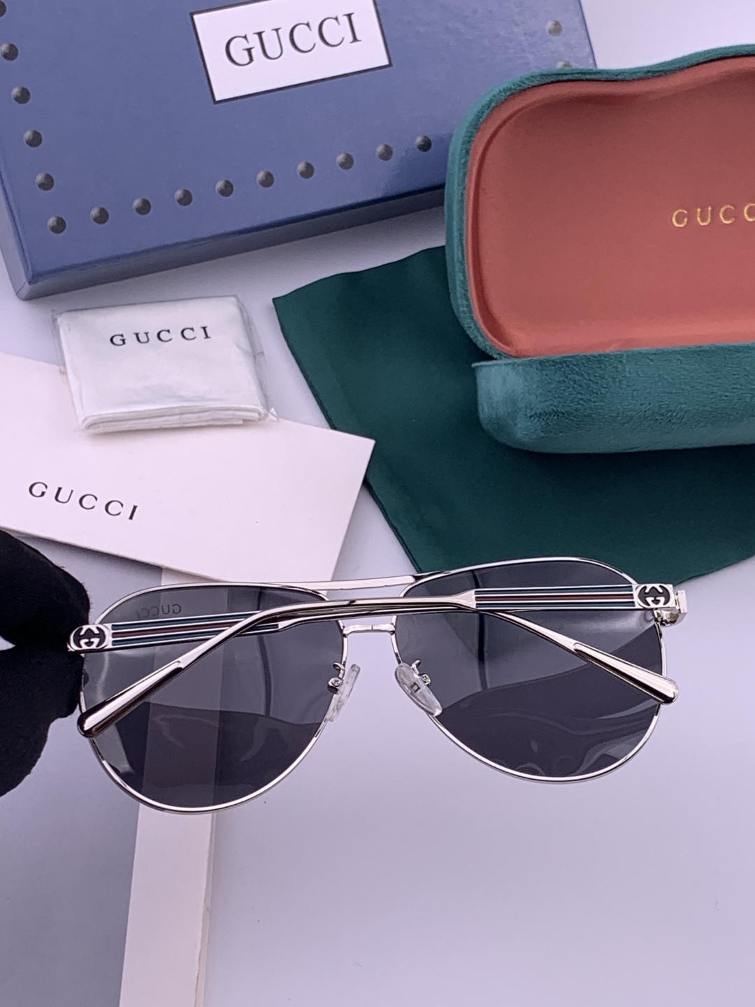 Gucci 🔥  高品质男女款墨镜   👍 进口宝丽来偏光镜片  🔥蛤蟆镜 开车钓鱼都可 🔥百搭显瘦墨镜