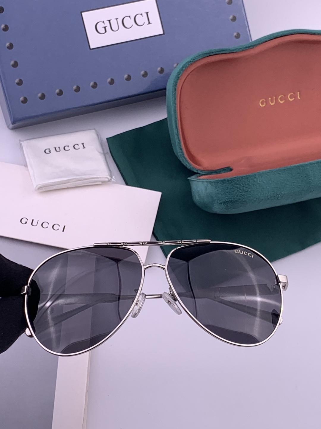Gucci 🔥  高品质男女款墨镜   👍 进口宝丽来偏光镜片  🔥蛤蟆镜 开车钓鱼都可 🔥百搭显瘦墨镜