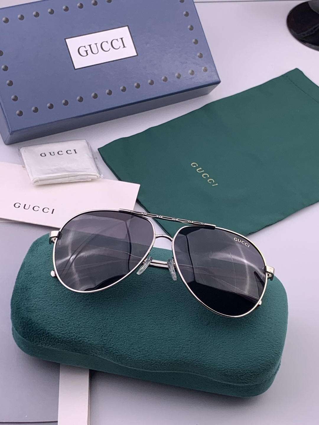 Gucci 🔥  高品质男女款墨镜   👍 进口宝丽来偏光镜片  🔥蛤蟆镜 开车钓鱼都可 🔥百搭显瘦墨镜