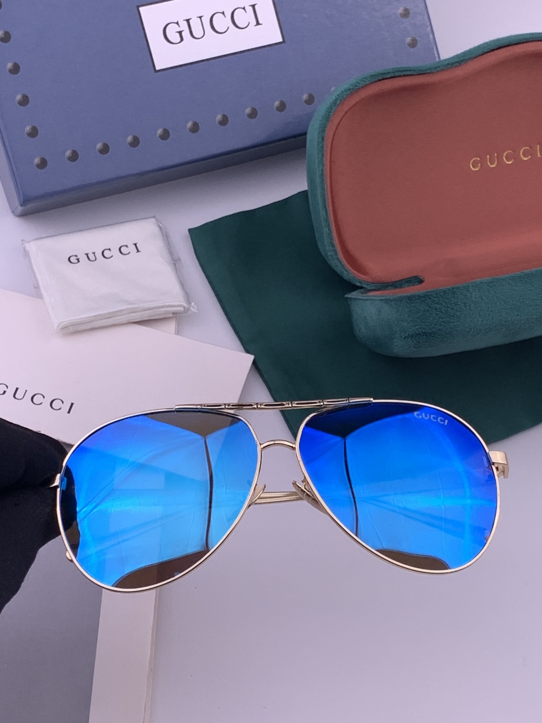 Gucci 🔥  高品质男女款墨镜   👍 进口宝丽来偏光镜片  🔥蛤蟆镜 开车钓鱼都可 🔥百搭显瘦墨镜