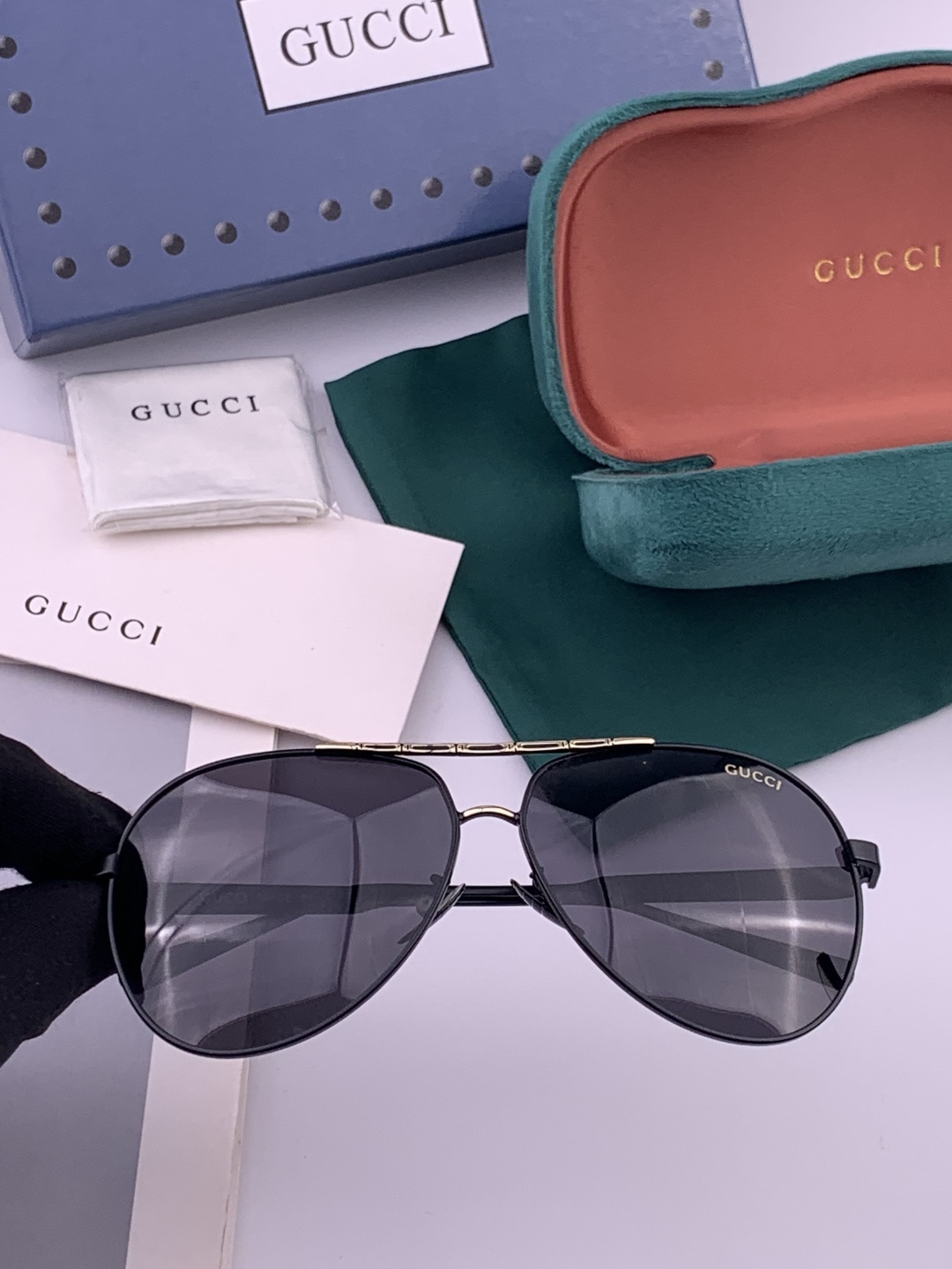 Gucci 🔥  高品质男女款墨镜   👍 进口宝丽来偏光镜片  🔥蛤蟆镜 开车钓鱼都可 🔥百搭显瘦墨镜