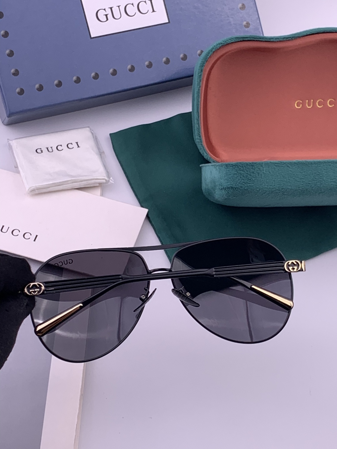 Gucci 🔥  高品质男女款墨镜   👍 进口宝丽来偏光镜片  🔥蛤蟆镜 开车钓鱼都可 🔥百搭显瘦墨镜
