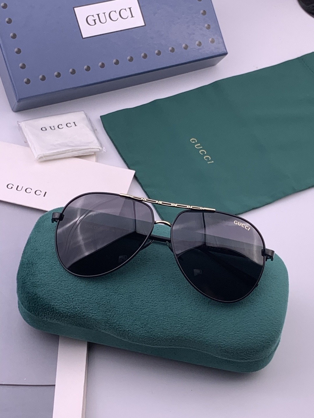 Gucci 🔥  高品质男女款墨镜   👍 进口宝丽来偏光镜片  🔥蛤蟆镜 开车钓鱼都可 🔥百搭显瘦墨镜