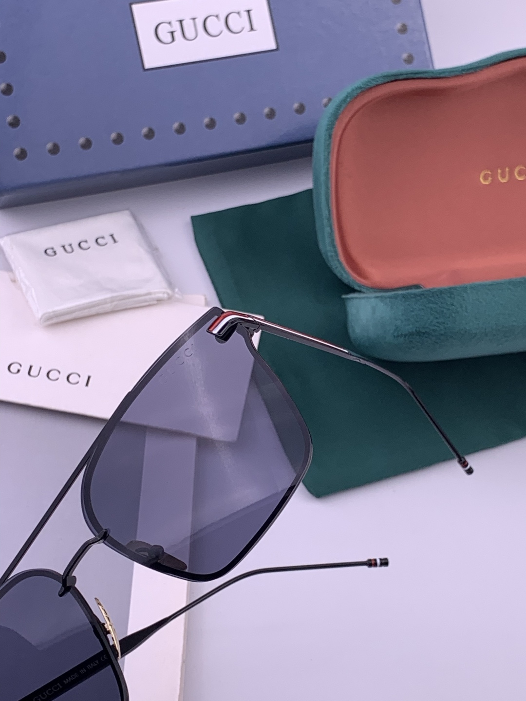 Gucci 🔥  高品质男女款墨镜   👍 进口宝丽来偏光镜片  🔥蛤蟆镜 开车钓鱼都可 🔥百搭显瘦墨镜