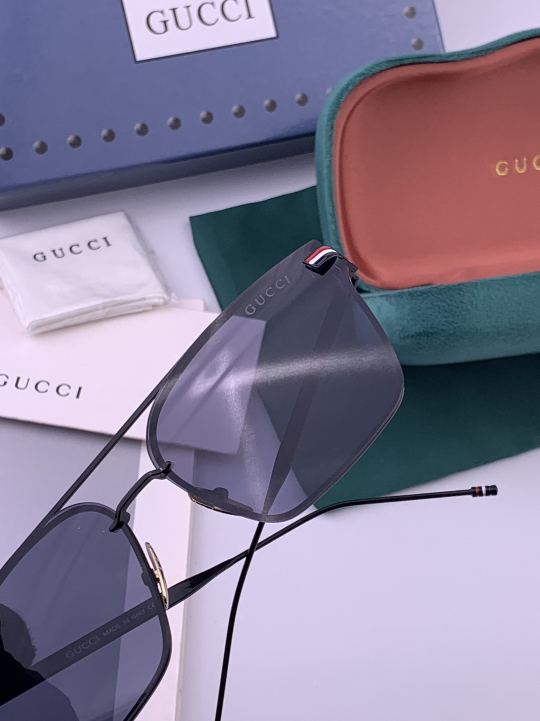 Gucci 🔥  高品质男女款墨镜   👍 进口宝丽来偏光镜片  🔥蛤蟆镜 开车钓鱼都可 🔥百搭显瘦墨镜