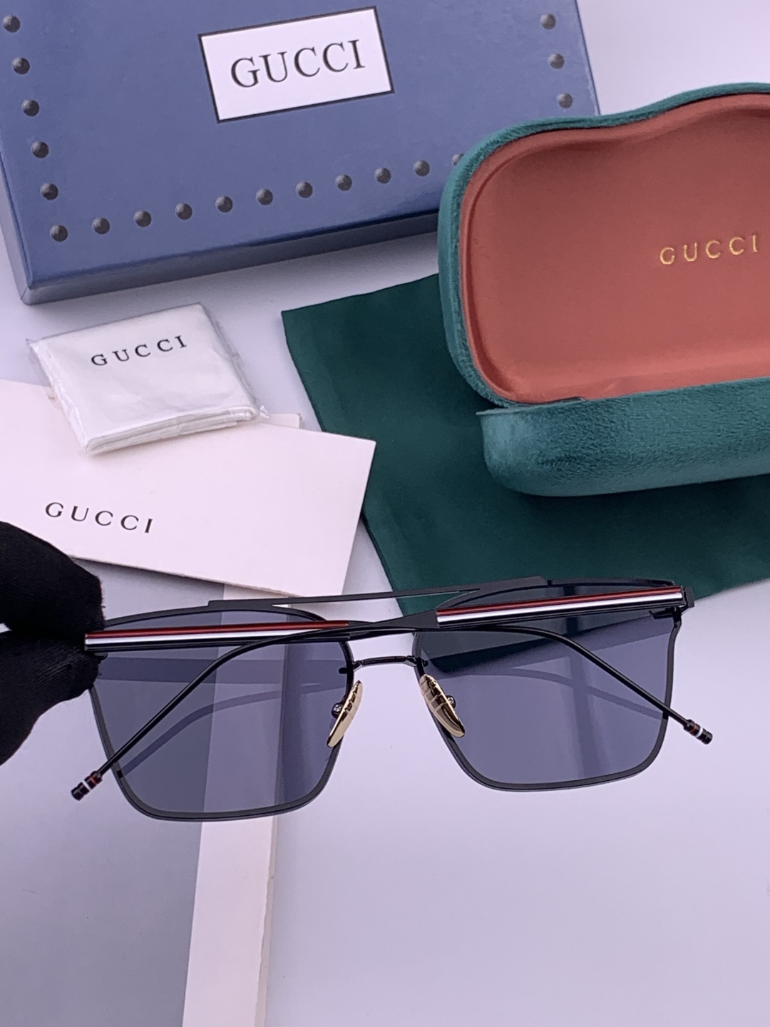 Gucci 🔥  高品质男女款墨镜   👍 进口宝丽来偏光镜片  🔥蛤蟆镜 开车钓鱼都可 🔥百搭显瘦墨镜