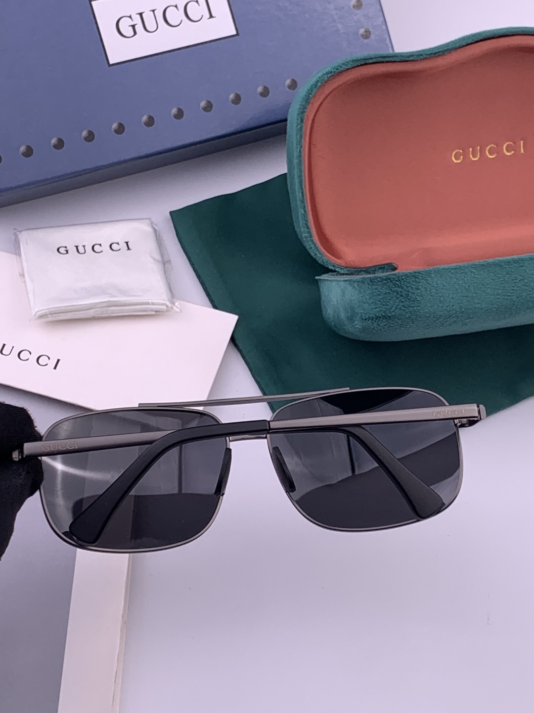 Gucci 🔥  高品质男女款墨镜   👍 进口宝丽来偏光镜片  🔥蛤蟆镜 开车钓鱼都可 🔥百搭显瘦墨镜