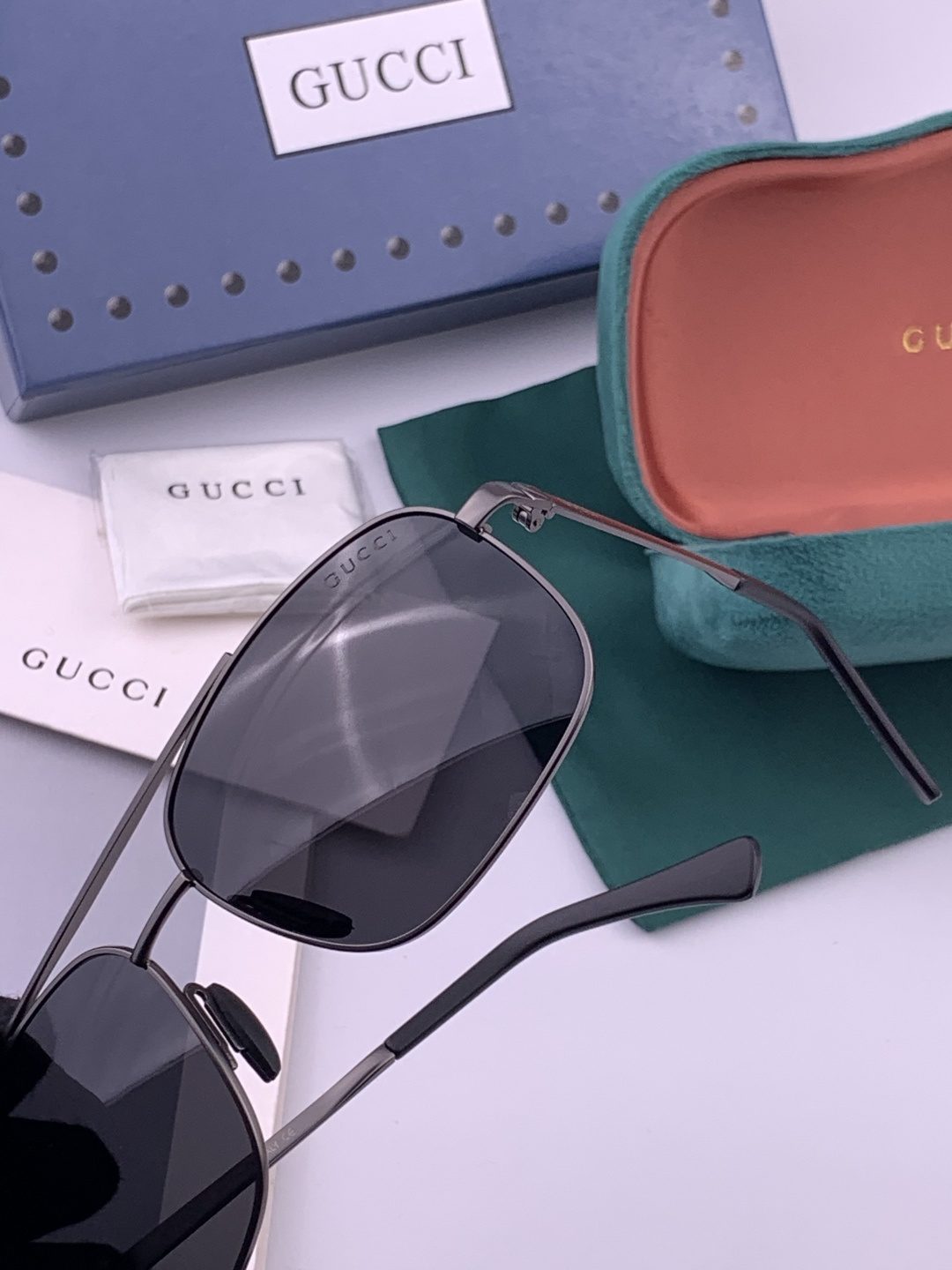 Gucci 🔥  高品质男女款墨镜   👍 进口宝丽来偏光镜片  🔥蛤蟆镜 开车钓鱼都可 🔥百搭显瘦墨镜