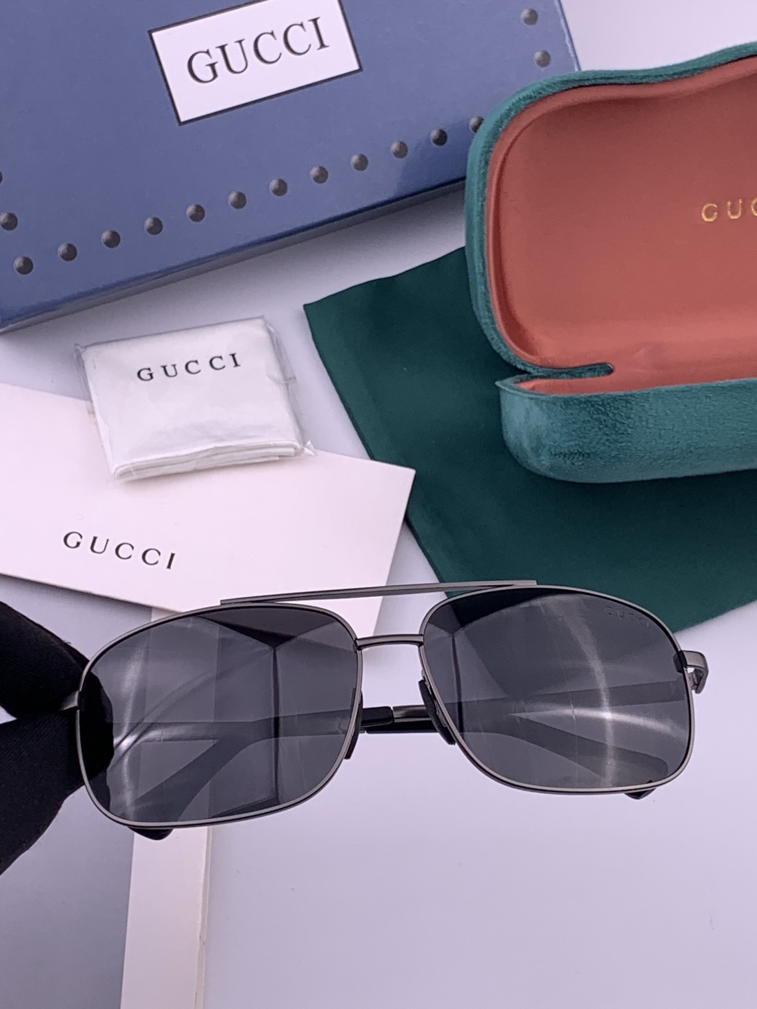 Gucci 🔥  高品质男女款墨镜   👍 进口宝丽来偏光镜片  🔥蛤蟆镜 开车钓鱼都可 🔥百搭显瘦墨镜