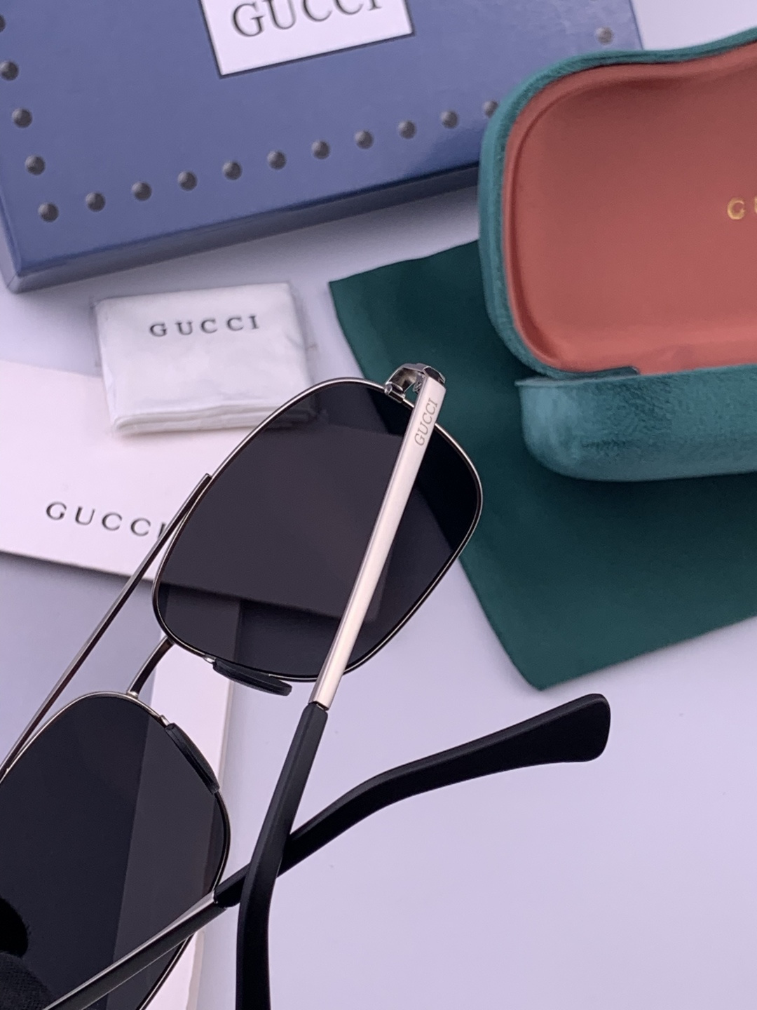 Gucci 🔥  高品质男女款墨镜   👍 进口宝丽来偏光镜片  🔥蛤蟆镜 开车钓鱼都可 🔥百搭显瘦墨镜