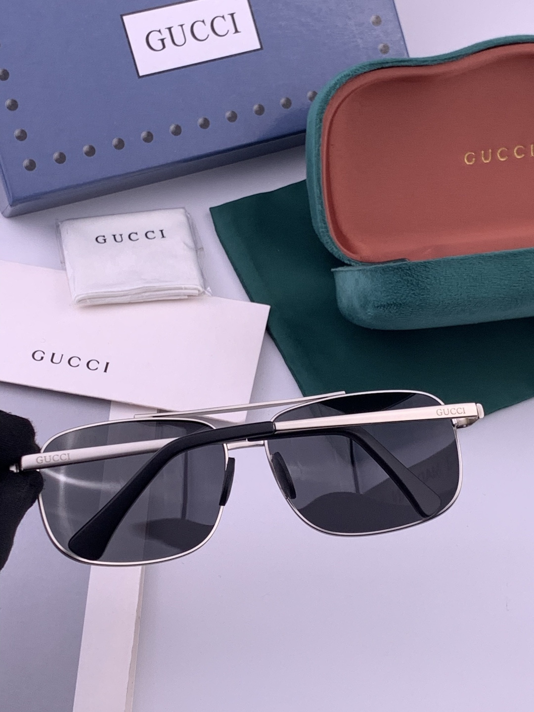 Gucci 🔥  高品质男女款墨镜   👍 进口宝丽来偏光镜片  🔥蛤蟆镜 开车钓鱼都可 🔥百搭显瘦墨镜