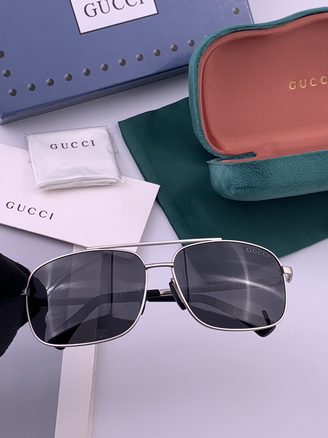 Gucci 🔥  高品质男女款墨镜   👍 进口宝丽来偏光镜片  🔥蛤蟆镜 开车钓鱼都可 🔥百搭显瘦墨镜